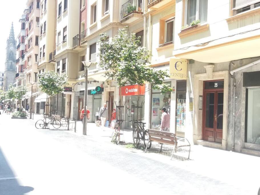 Apartamento Junto A La Playa De Gros Ess02373 산세바스티안 외부 사진